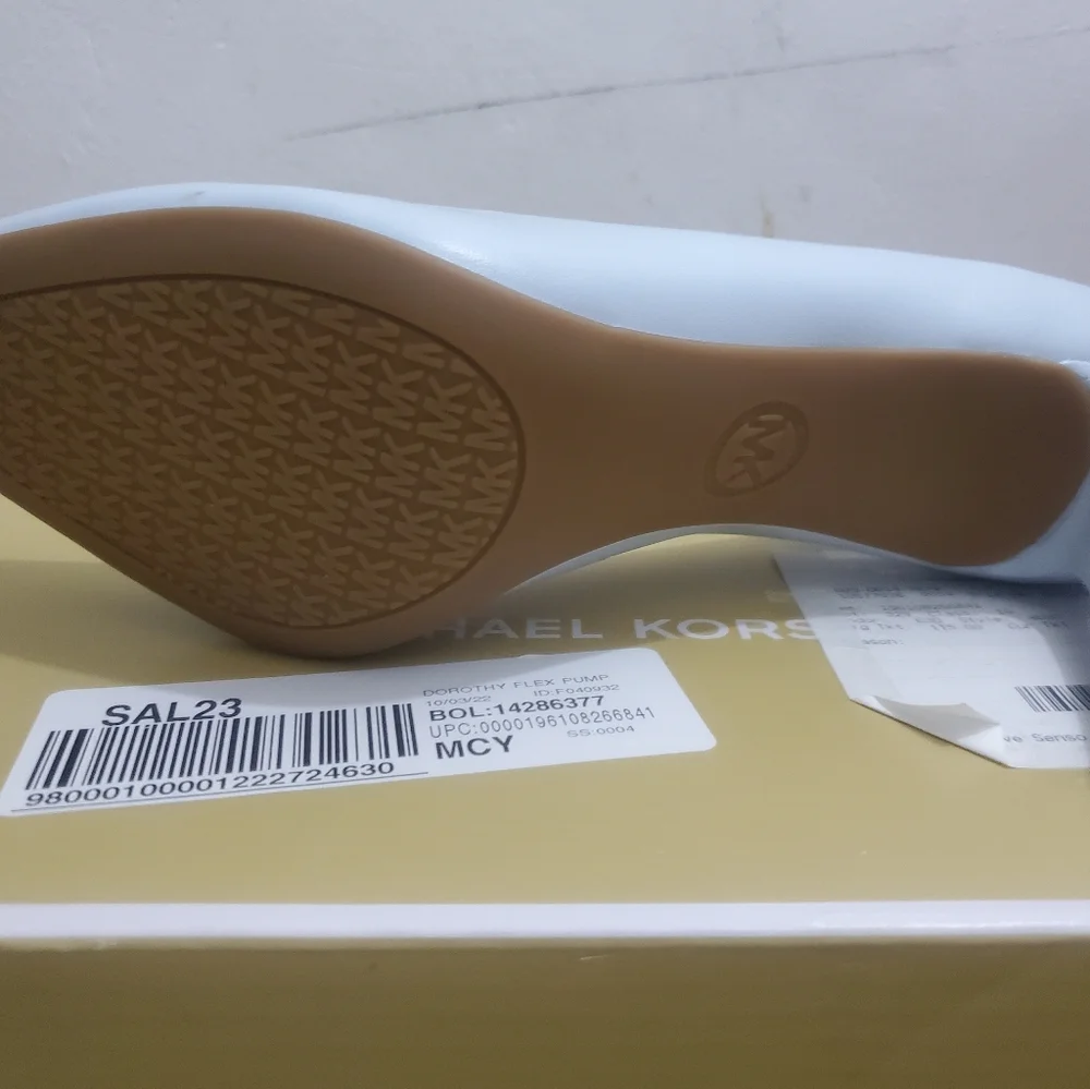 MICHAEL Michael Kors Dorothy Flex Pump - Picture 7 of 7